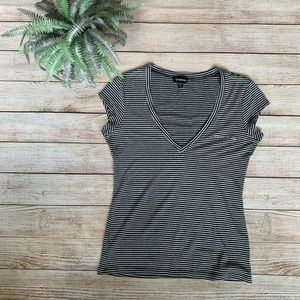 ✨5/$25✨ striped rhinestone logo v neck t-shirt